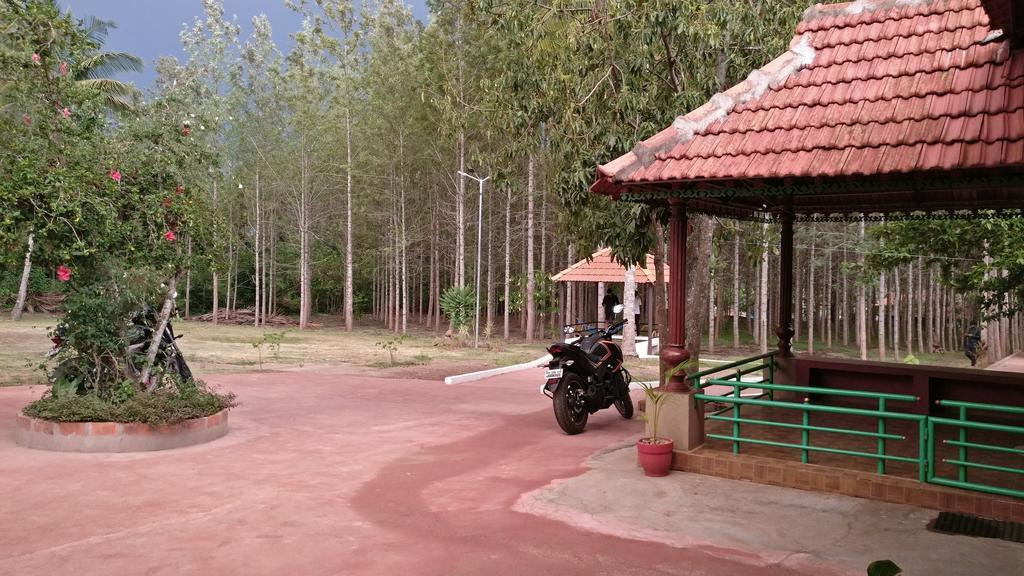 The Shades Holiday Homes Kushālnagar Eksteriør bilde
